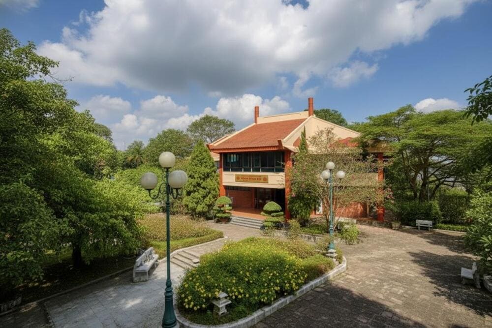 Phòng trưng bày tại Khu mộ bà Hoàng Thị Loan